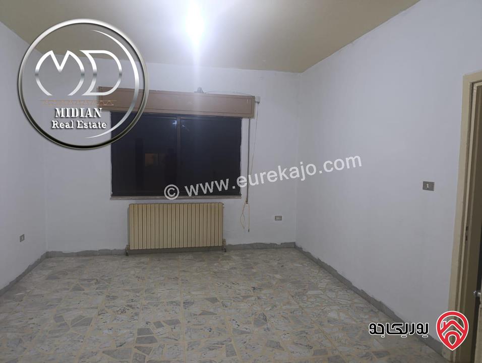 شقة للبيع في عمان - ام اذينة مساحة 160م طابق ثالث اطلالة جميلة تصلح للاستثمار بسعر مميز