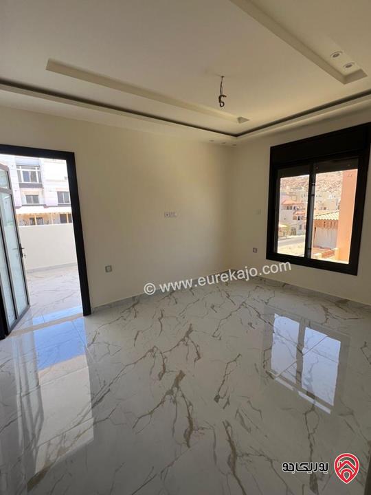 شقة طابق رووف مساحة 143م للبيع في العقبة - التاسعة