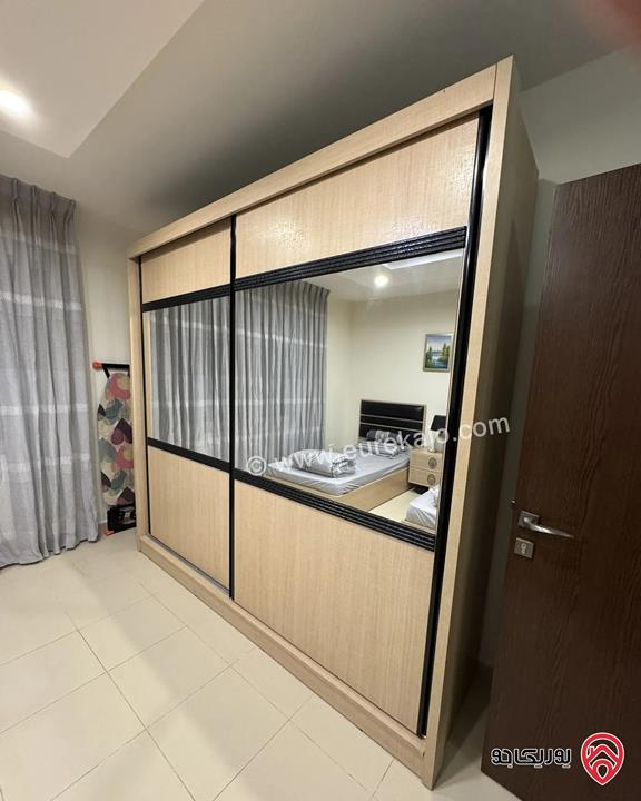 شقة مفروشة أرضية مساحة 200م داخلي و 150م خارجي للايجار في عمان - ام السماق 