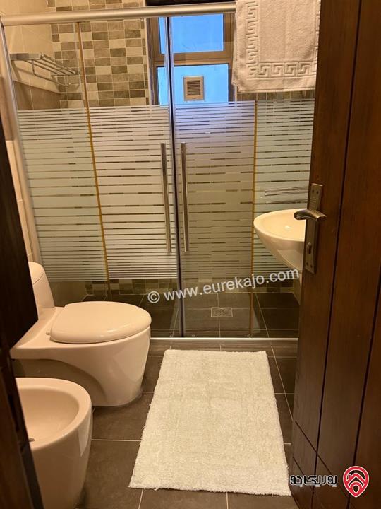 شقة سوبر ديلوكس طابق أخير مع روف مساحة 280م للايجار مفروشة في عمان - أم الكندم