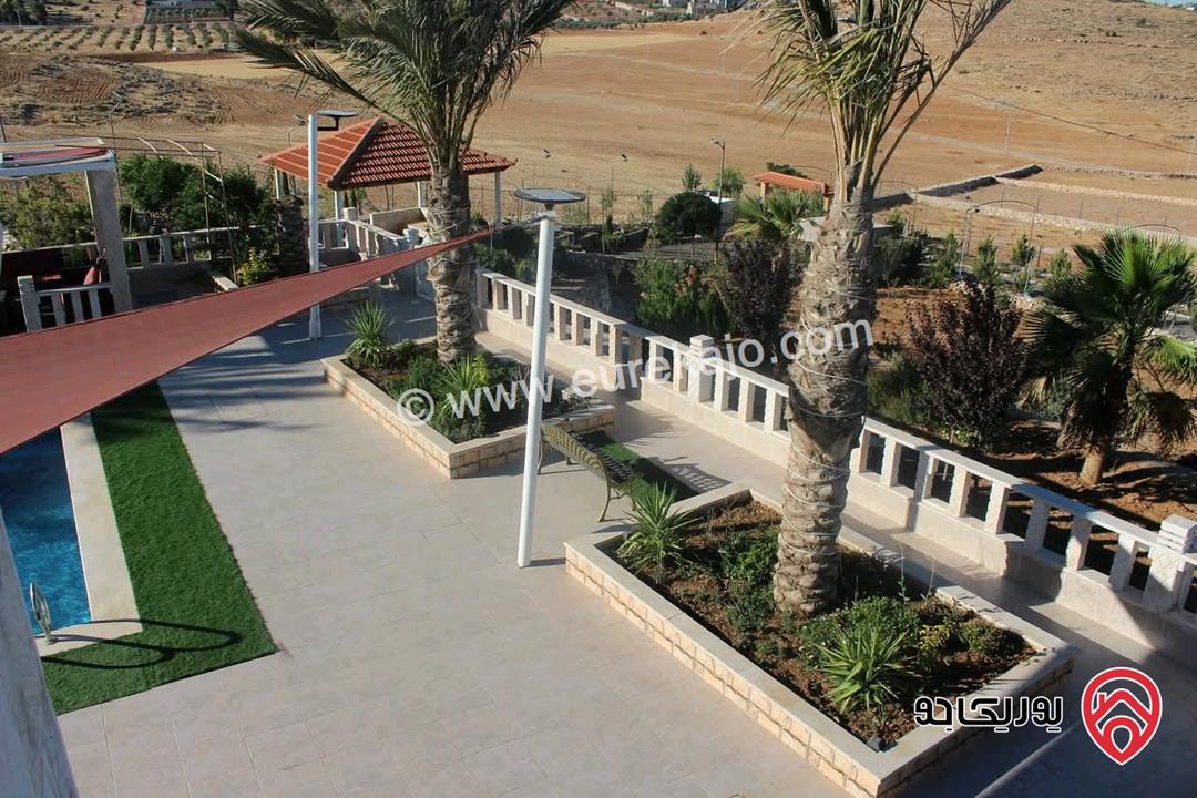 مزرعة مساحة البناء 220م على أرض 3400م مجهزة بالكامل للبيع داخل كومباوند خاص في المفرق