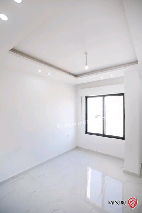 شقة طابق أرضي مساحة 117م للبيع في عمان - ابو علندا