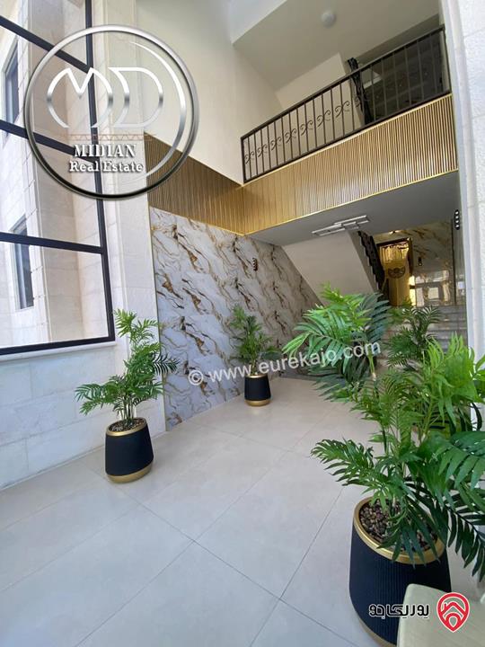 شقة ارضية للبيع في عمان - ضاحية الرشيد مساحة 210م مع ترس 40م تشطيبات و ديكورات عصرية فاخرة جديدة لم تسكن