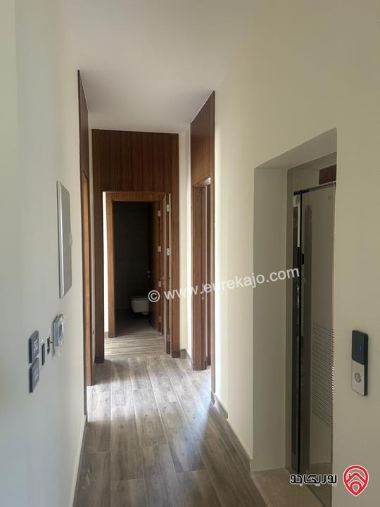 فيلا مساحة 700م على أرض 500م للبيع في عمان - دابوق تشطيب فندقي