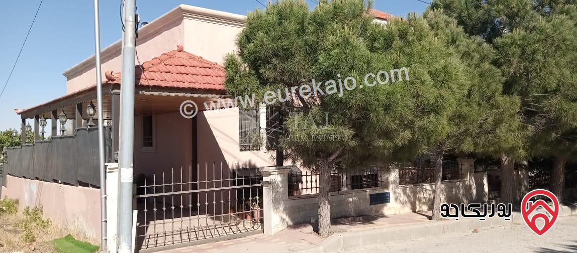 فيلا دوبلكس متلاصقة مساحة 232م على أرض 259م للبيع في عمان - ضاحية الرشيد