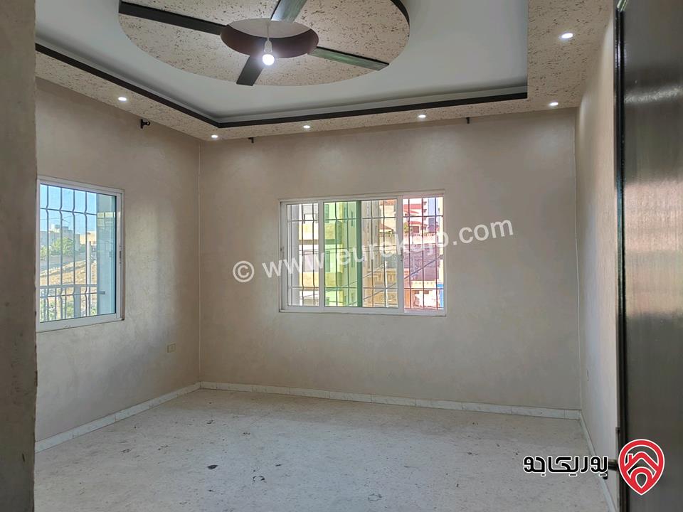 شقة سكنية مساحة 160م طابق أول للايجار في اربد