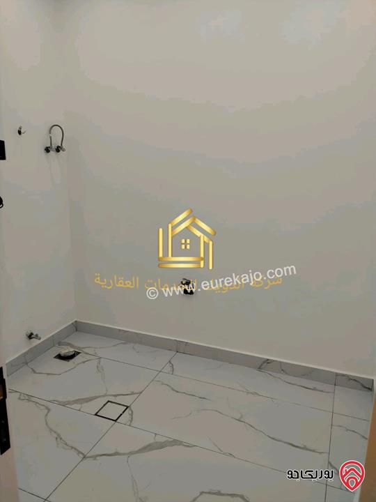 شقة جديدة طابق ثالث مساحة 205متر للإيجار في عمان - خلدا 