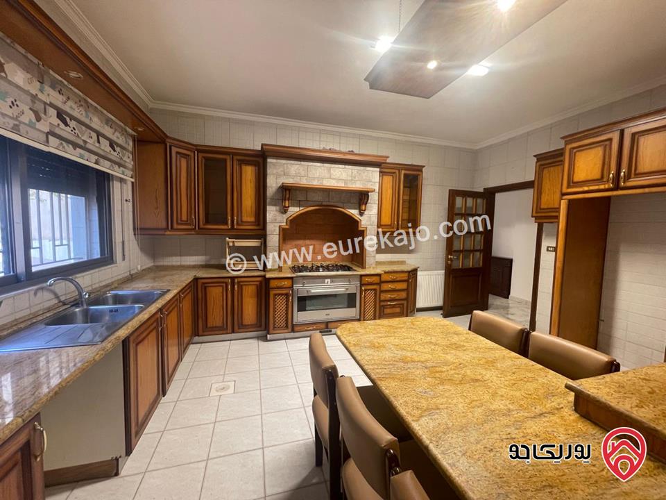 شقة مميزة طابق أول مساحة 268م للبيع في عمان - عبدون