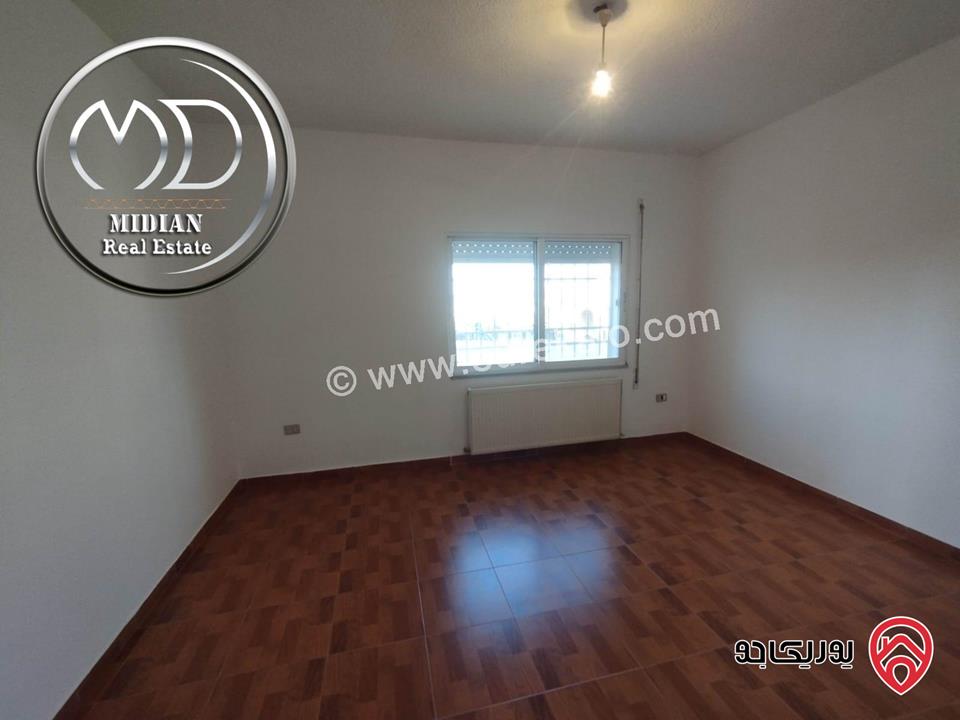 شقة للبيع في عمان - ام السماق طابق اول مساحة 215م 4 نوم تشطيبات سوبر ديلوكس اطلالة جميلة بسعر مميز جداً