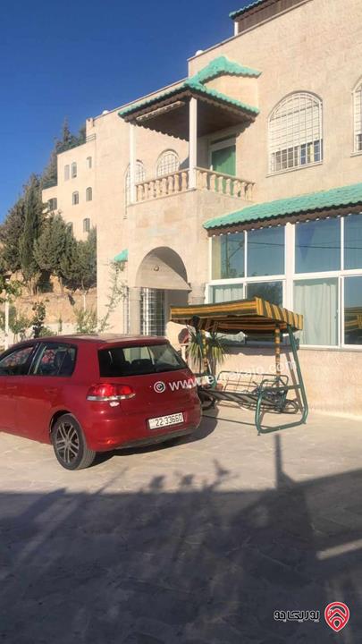 فيلا ذات إطلالة مساحة 300م على ارض 950م للبيع في عمان - الجبيهة