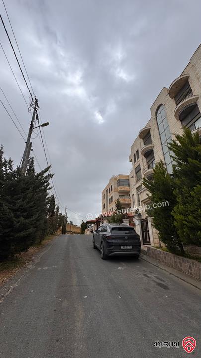 شقة طابق اخير مساحة 187م مع رووف منفصل 48م وترس 110م للبيع في عمان - مرج الحمام