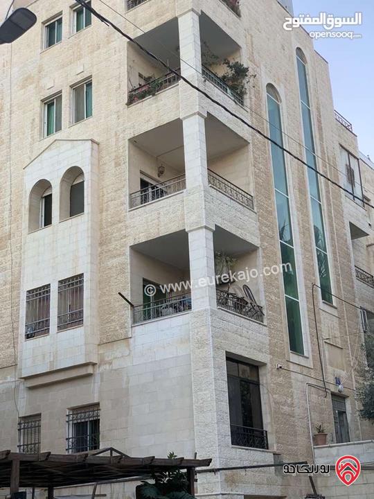 شقة طابق ثالث مساحة 245م للبيع في عمان - خلدا منطقة راقيه و هادئة و مخدومة 