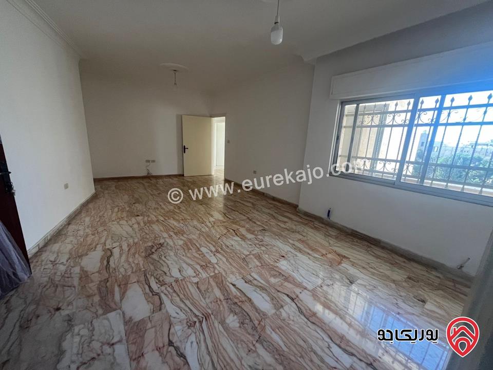 شقة مساحة 120م طابق ثاني للايجار في عمان - البيادر بإتجاه الدوار الثامن بجانب بنك صفوة  