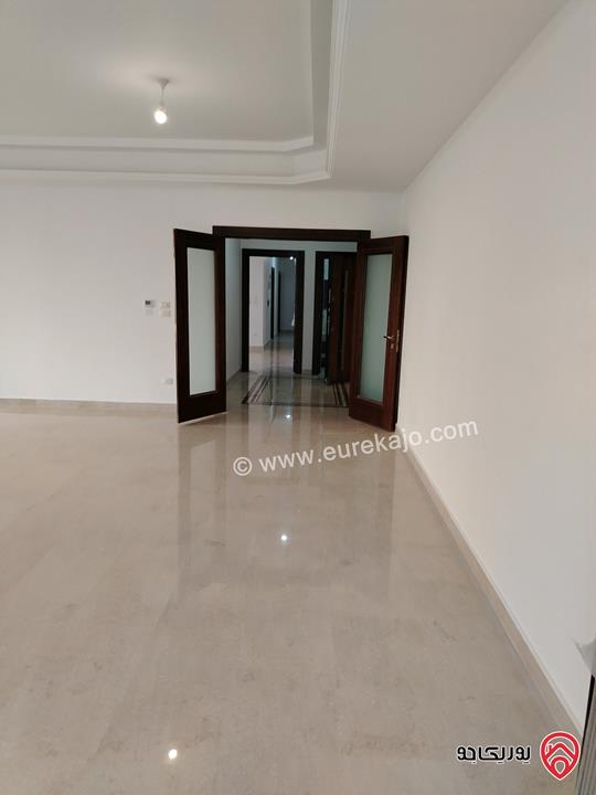 شقة مميزة طابق ارضي معلق مساحة 230م للبيع في عمان - دير غبار