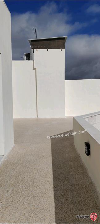 شقة جديدة مساحة 165م دوبلكس للبيع في عمان - الجبيهة شارع الاردن حي الديوان