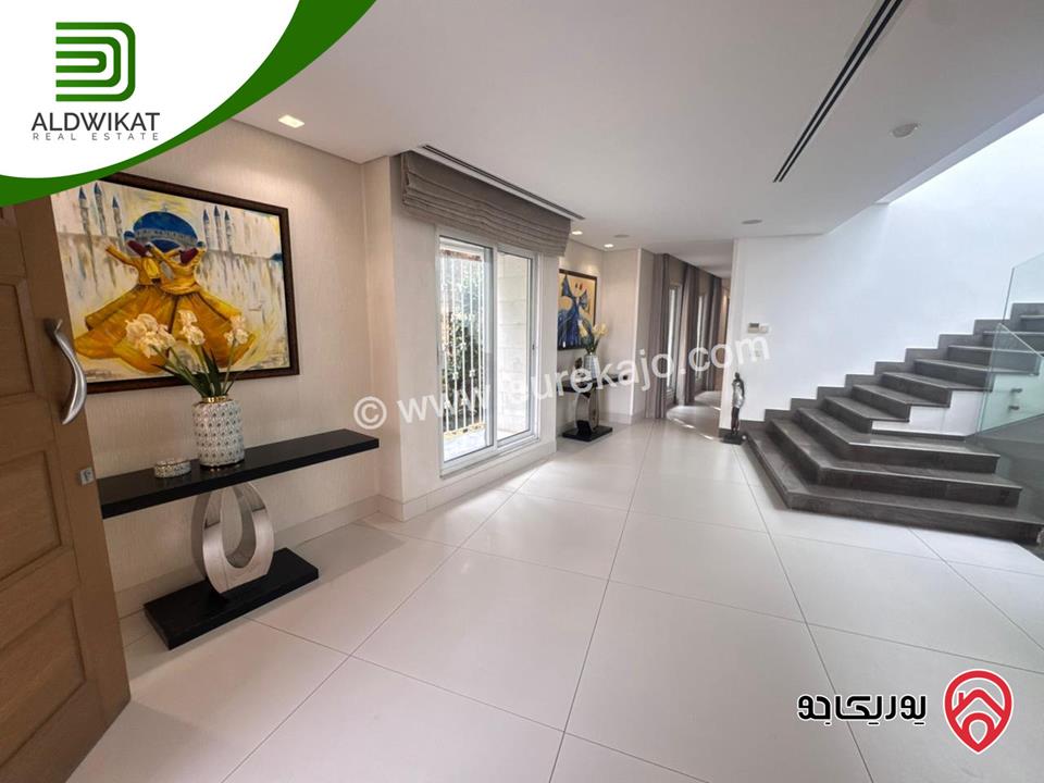 فيلا فاخره مفروشه مستقلة للبيع في عمان - دابوق مساحة البناء 800م ، الارض 770م ، الحديقة 200م والترس 200م