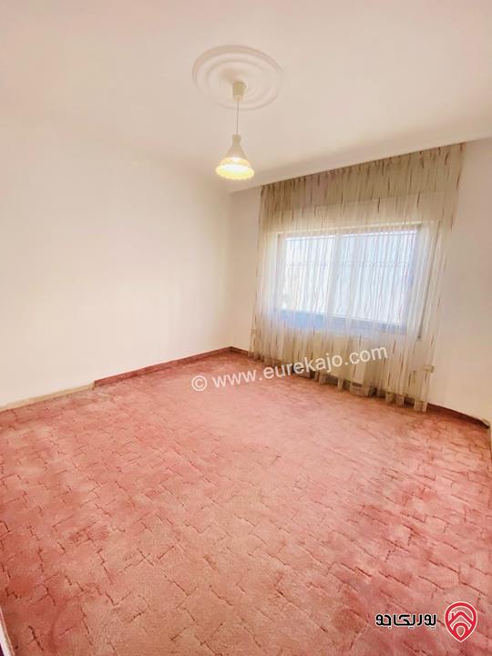 شقة مساحة 185م طابق ثالث للبيع في عمان - خلدا بالقرب من مسجد الهمشري ومدارس المعارف 