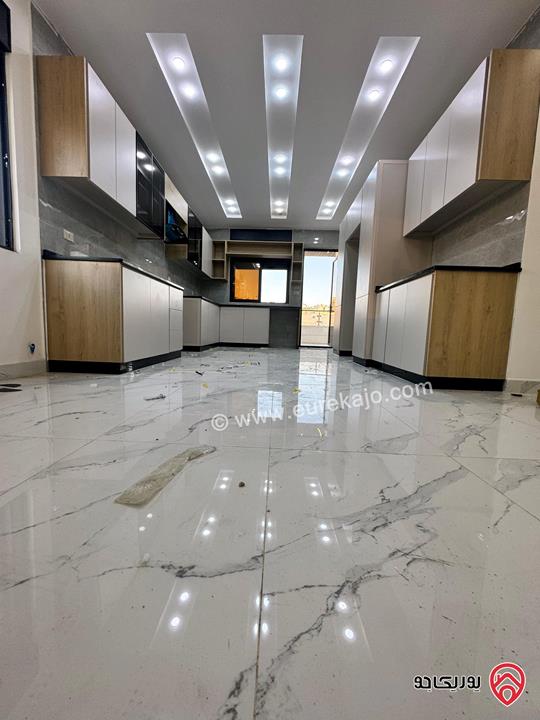 شقة جديدة دوبلكس مع روف مساحة 220م للإيجار في عمان - شفا بدران/ الكوم