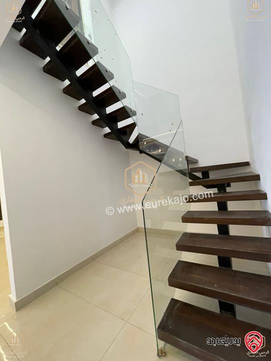 شقة سوبرديلوكس جديد لم يسكن طابق ثالث مع رووف مساحة 280م للايجار في عمان - الشميساني