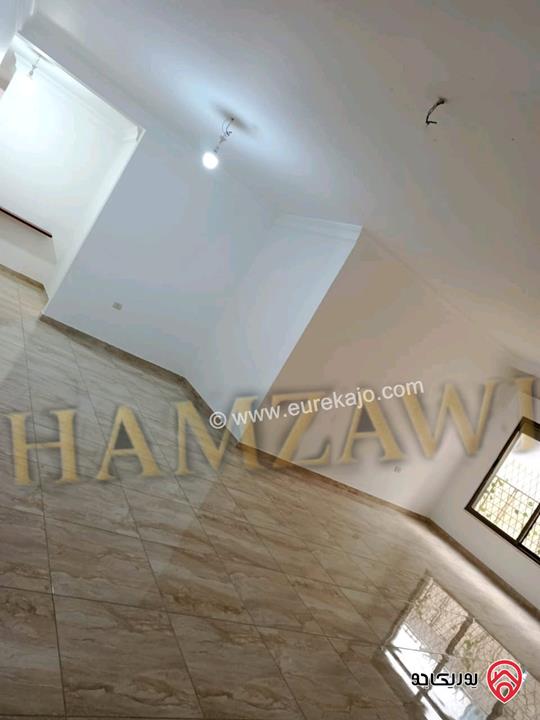 شقة مميزة شبه ارضية مساحة 200م داخلي و 120م خارجي للايجار في عمان - حي الصحابة 