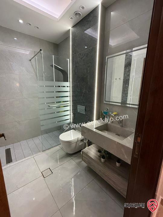 شقة شبه ارضية مساحة 210م داخلي و 180م خارجي لم تسكن للايجار مفروشة في عمان - خلدا