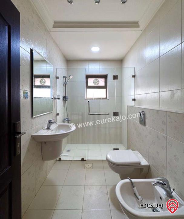 شقة أرضية مساحة 190م داخلي و 150م خارجي للايجار في عمان - خلدا