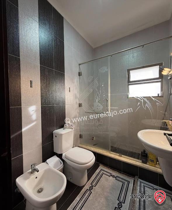 شقة مميزة مساحة 205م داخلي و 100م خارجي للبيع في عمان - ضاحية النخيل