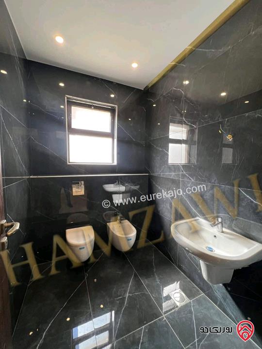 شقة سوبر ديلوكس طابق ثاني مساحة 310م للايجار في عمان - ام اذينة