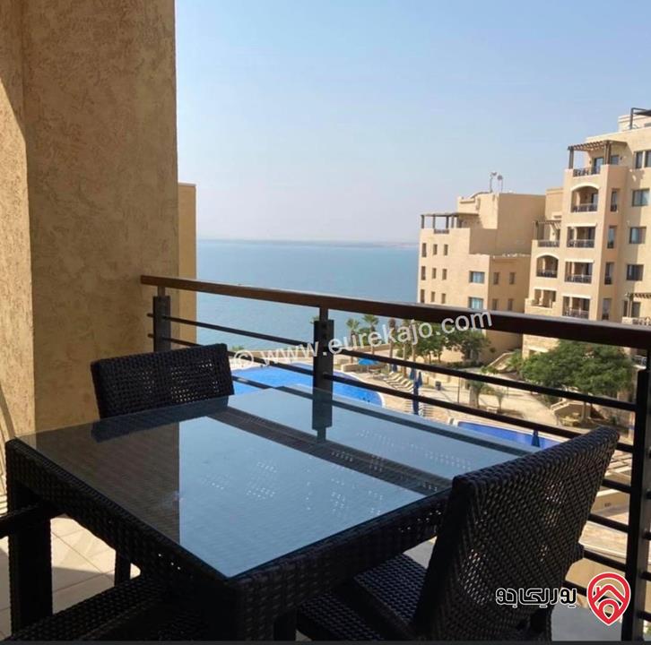 شقة مميزة مفروشة فرش كامل مساحة 155م مع اطلالة خلابة على البرك والبحر للبيع داخل منتجع سمارة البحر الميت