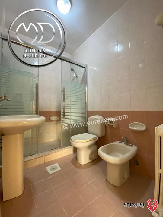 شقة للبيع في عمان - ام السماق مساحة 165م طابق ثالث تشطيبات سوبر ديلوكس اطلالة جميلة بسعر مميز جداً