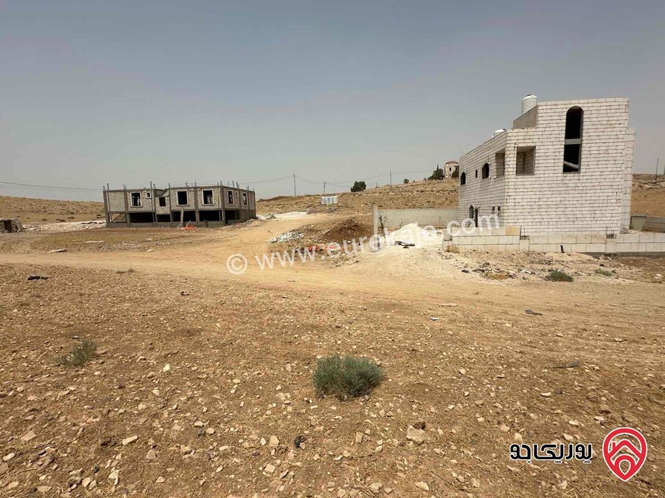 ارض مساحة 569م للبيع في عمان - الخشافية تلعة هليل الغربي بجانب فلل
