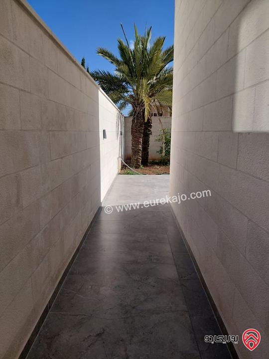 شقة ارضية مساحة 250م داخلي و 230م خارجي للبيع مفروشة في عمان - ام السماق 