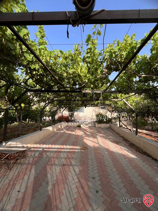 فيلا مساحة 500م على أرض 3 دونم و 750م للبيع في جرش 