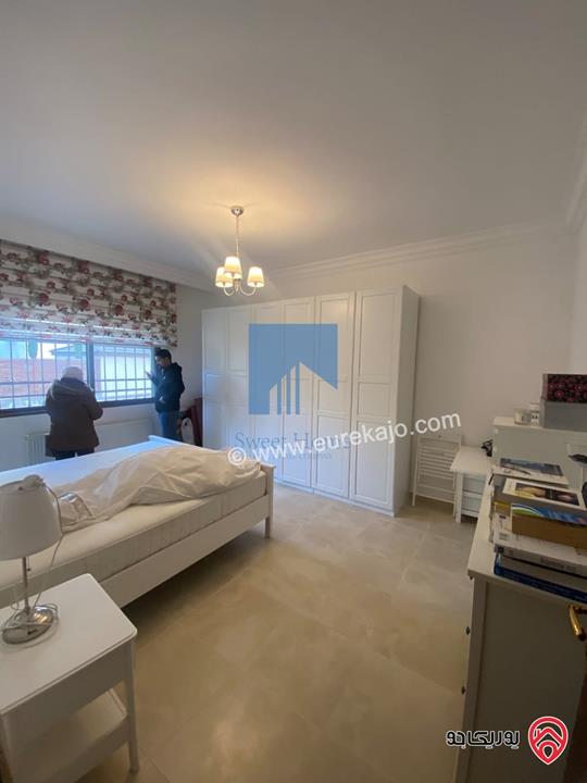 شقة شبه أرضية 200م مع ترسات 80م تشطيب سوبر ديلوكس للبيع في عمان - خلدا