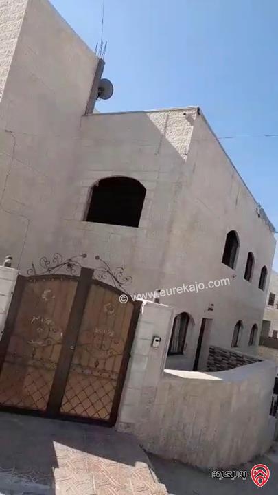 منزل مكون من 3 طوابق على ارض 301م للبيع في عمان - حي عدن في جبل النصر