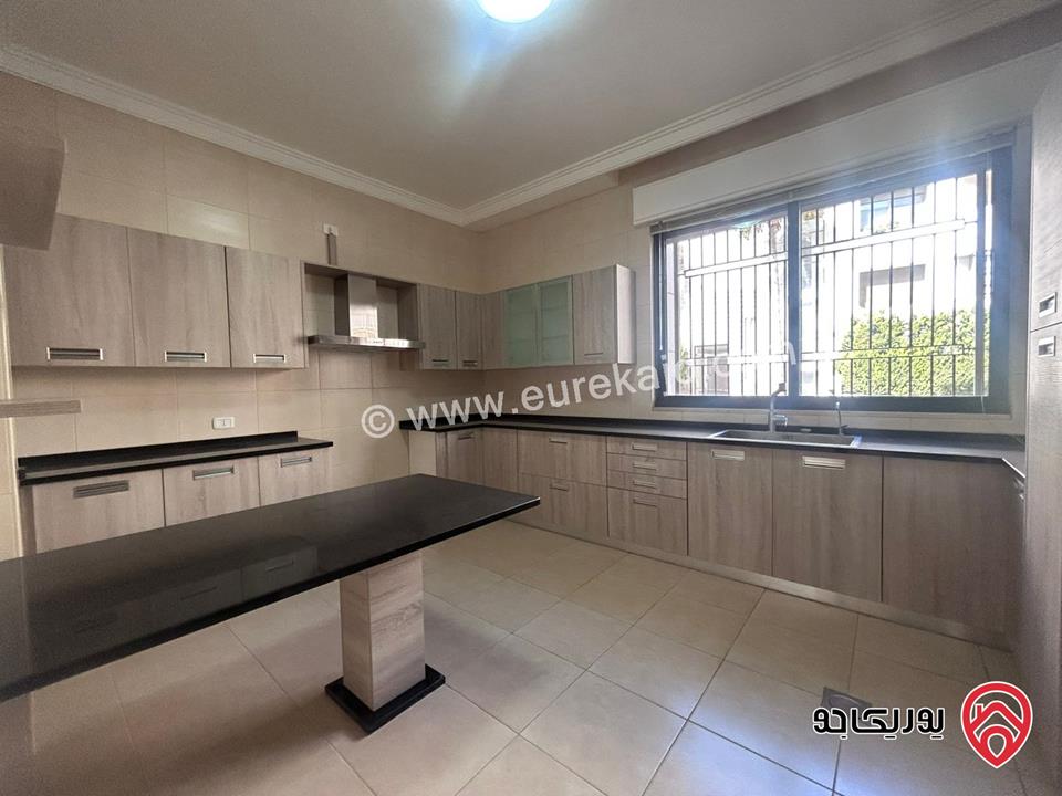 شقة ارضية فارغة مساحة 210م للايجار في عمان - عبدون