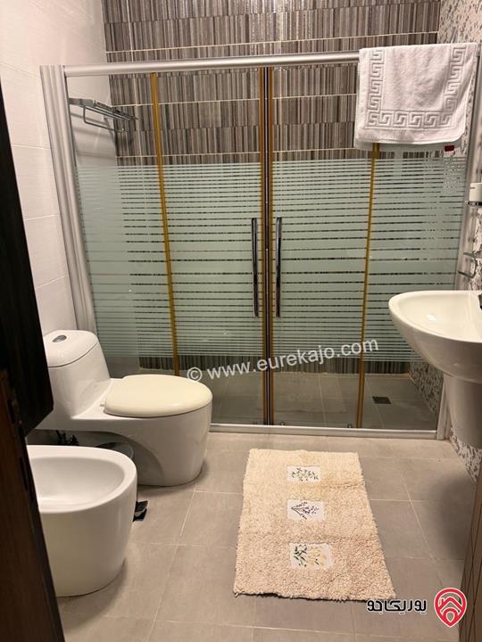 شقة سوبر ديلوكس طابق أخير مع روف مساحة 280م للايجار مفروشة في عمان - أم الكندم