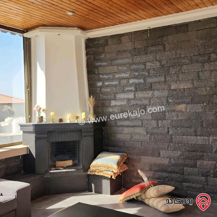 شقة طابقية مع روف المساحة الكلية 490م للبيع في عمان - خلدا مطلة على دابوق