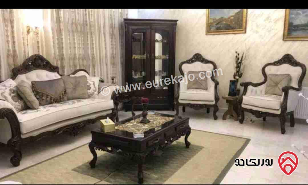 شقة طابقية طابق أرضي مساحة 248م داخلي و 80م خارجي للبيع في الفحيص