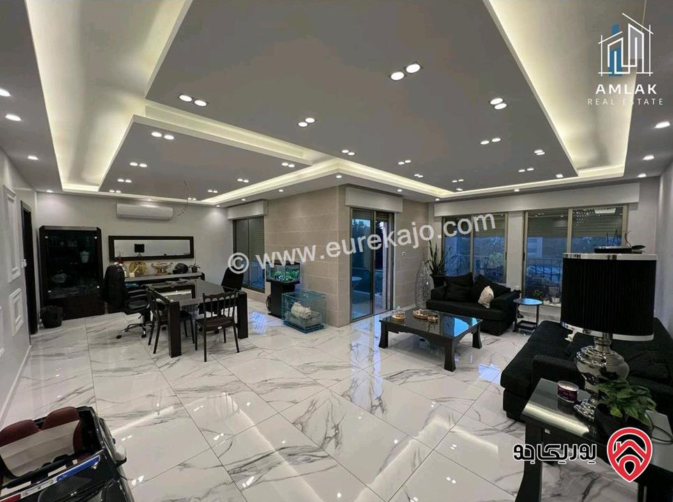 شقة طابق ثالث اخير مساحة 242م للبيع في عمان - جبل عمان