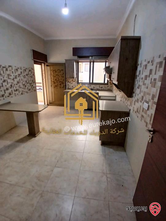 شقة فارغة طابق ثالث مساحة 140م للإيجار في عمان - الدوار السابع 