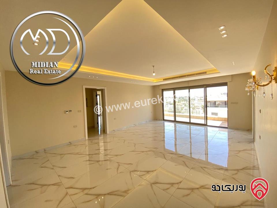 رووف فارغ للايجار في عمان - دابوق مساحة 350م مع تراسات تشطيبات ديكورات عصرية فاخرة اطلالة رائعة جديد لم يسكن