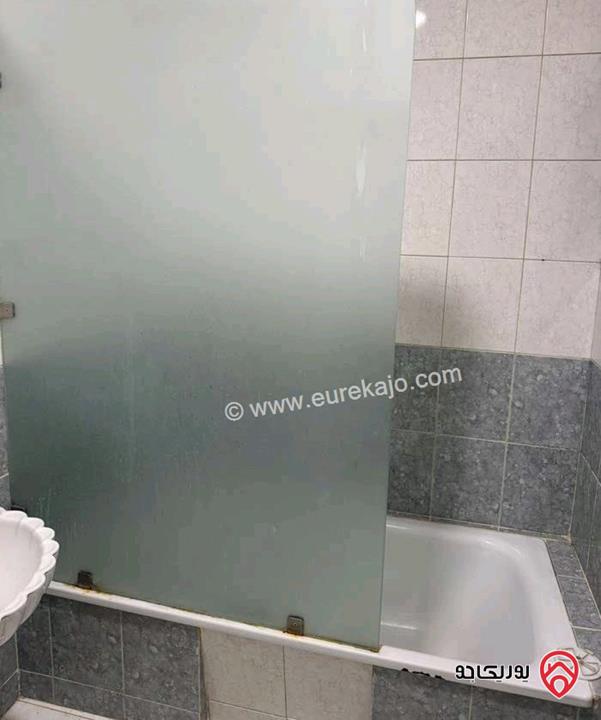 شقة فارغة طابق شبه ارضي مساحة 150م داخلي مع ترس 70م للايجار في عمان - الرابية 