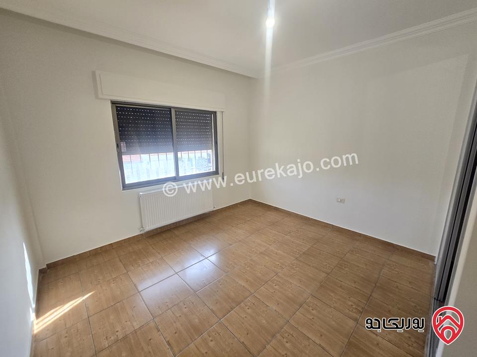 شقة ارضية فارغة مساحة 200م داخلي و 50م خارجي للإيجار السنوي مجددة بالكامل مع كراج و مدخل وتراس خاص في عمان - ضاحية الأمير راشد