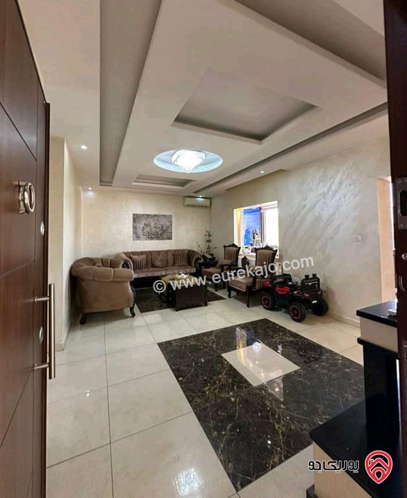 شقة فارغة طابق ثاني مساحة 244م للايجار في عمان - خلدا 