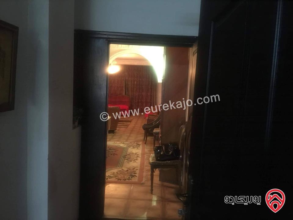 شقة طابق ثالث مع روف وسطح كامل مساحة 397م للبيع في عمان - ضاحية الرشيد