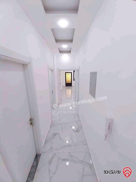 شقة طابق ثالث هندسي مساحة 140م اطلالة بحرية مع كراج تشطيب هايبر ديلوكس للبيع في العقبة - السكنية الخامسة