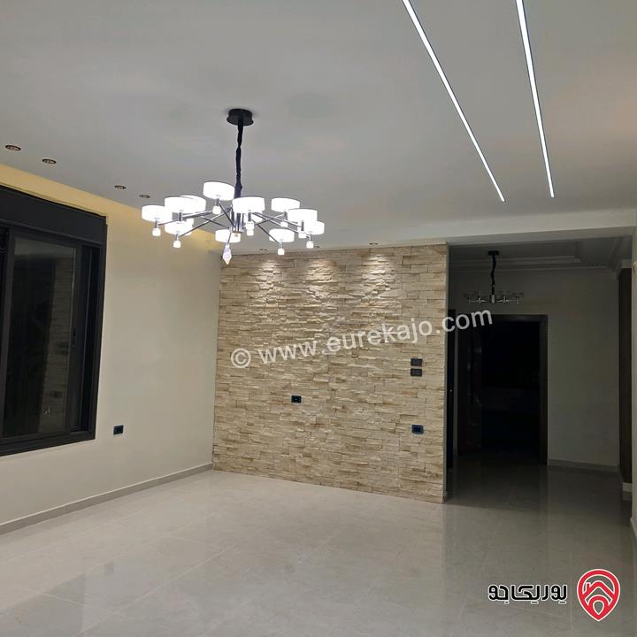 فيلا سوبر ديلوكس مساحة 300م على أرض 550م للبيع في الزرقاء - ضاحية المدينة المنورة