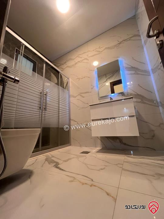 شقة أرضية مساحة 220م داخلي و 150م خارجي للايجار في عمان - ام السماق 