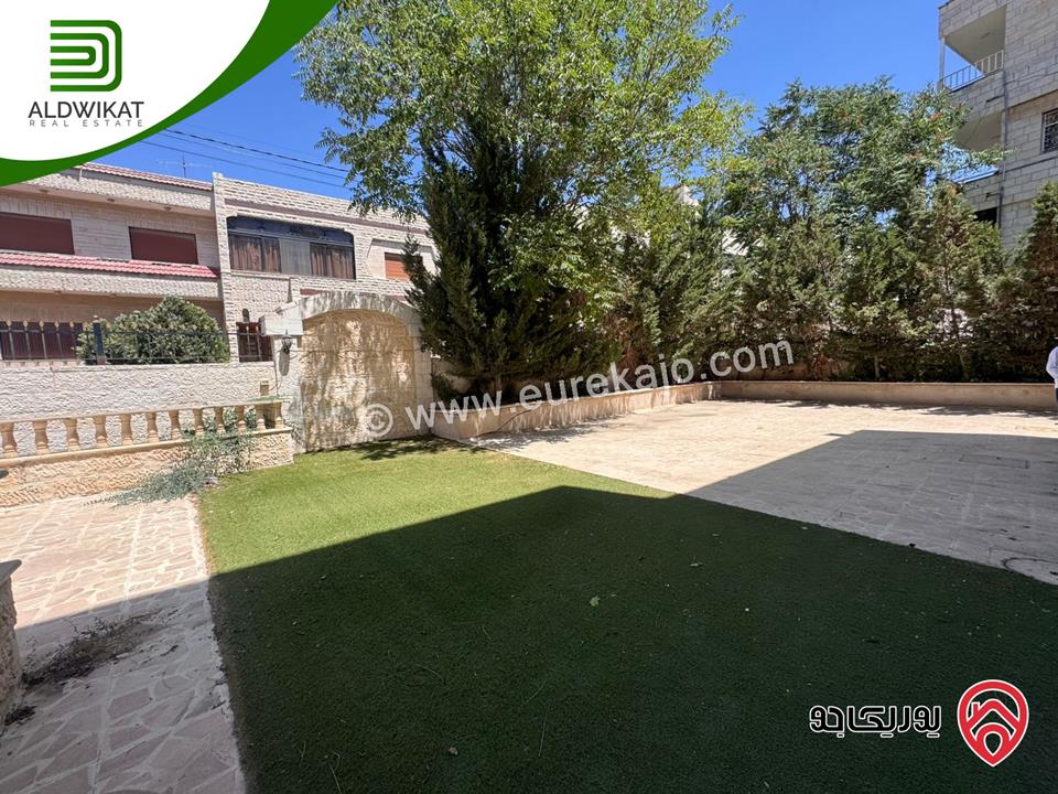 فيلا للبيع في عمان - الجبيهة مساحة الارض 1580 م والبناء 1000م ومساحة الحديقة 400م